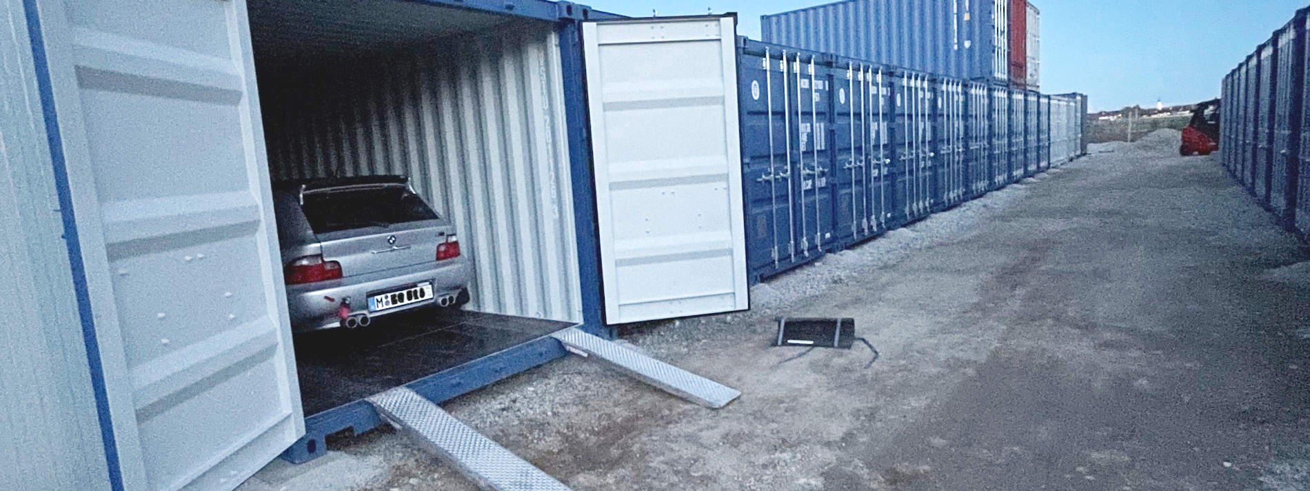 Auto in Self Storage Lager in München